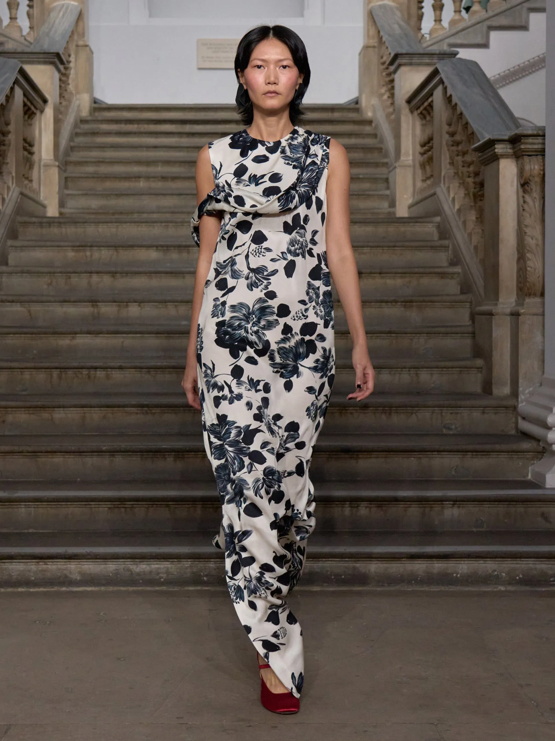 Drifa dress in black floral printed twill