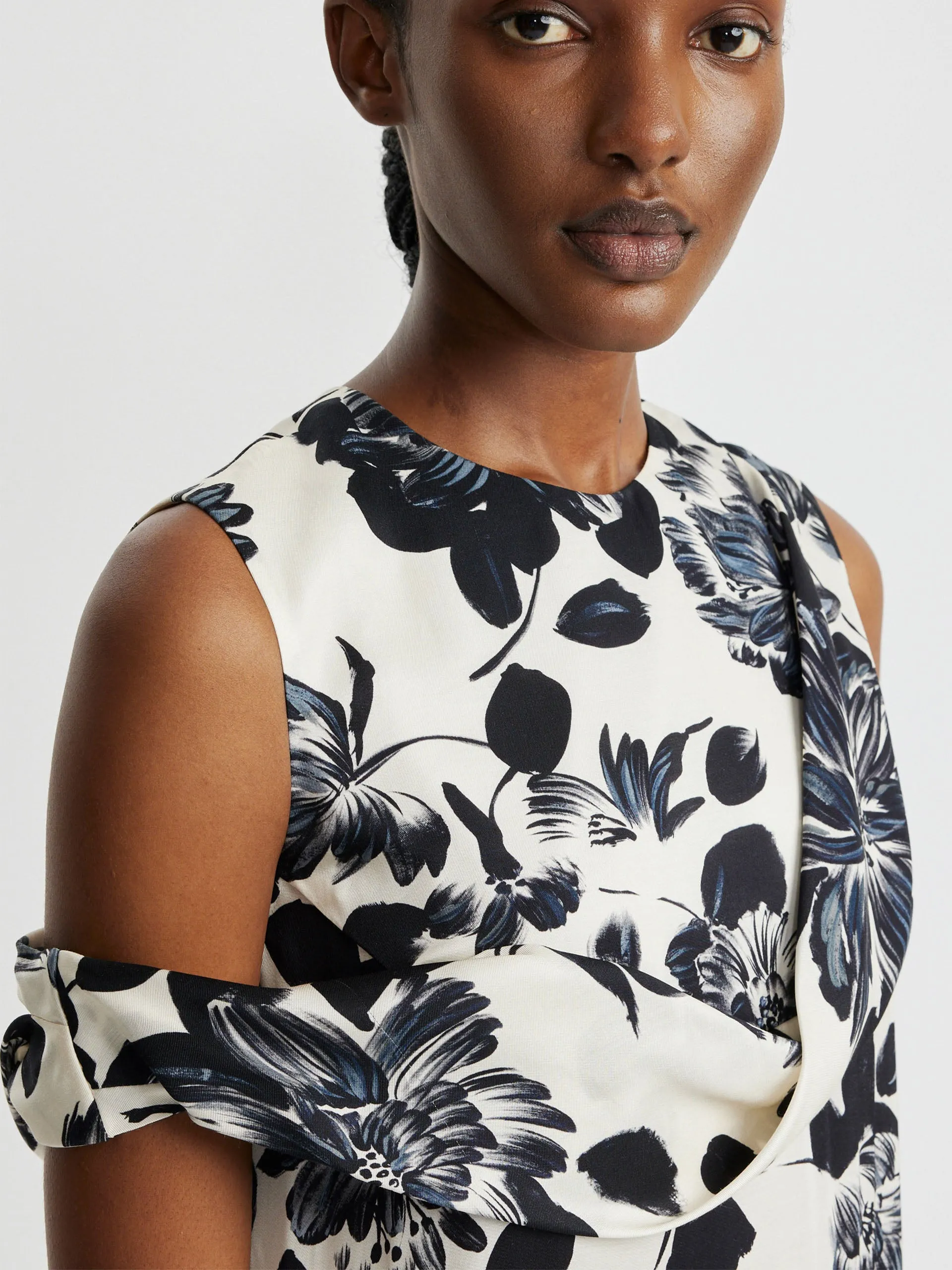 Drifa dress in black floral printed twill