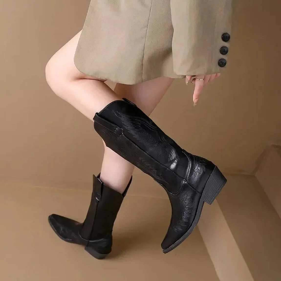 Merendy Chilly days western black embroidered cowboy boots