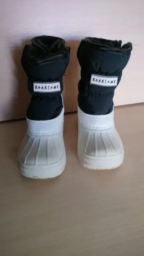 Pre Loved Roarsome (Dinoski) Kids Snow Boots Size EU27 (367)