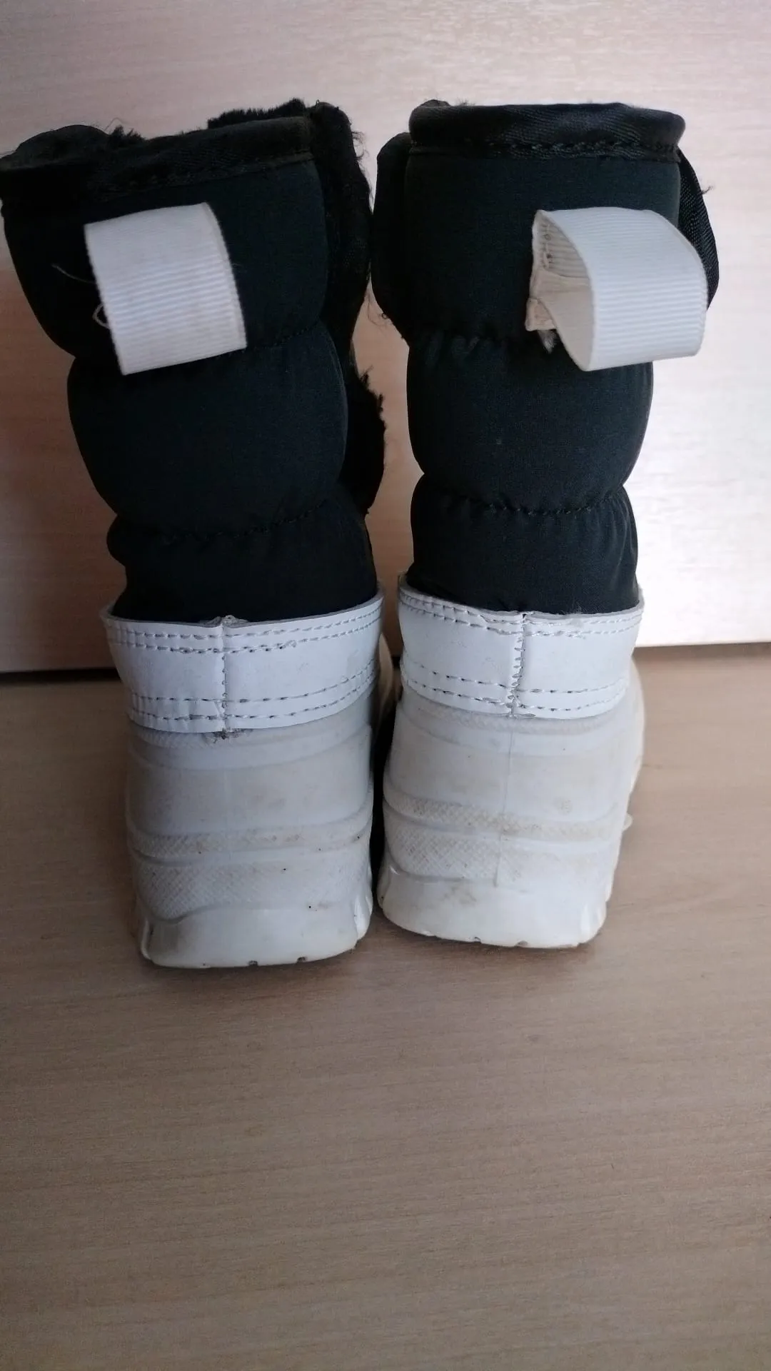 Pre Loved Roarsome (Dinoski) Kids Snow Boots Size EU27 (367)