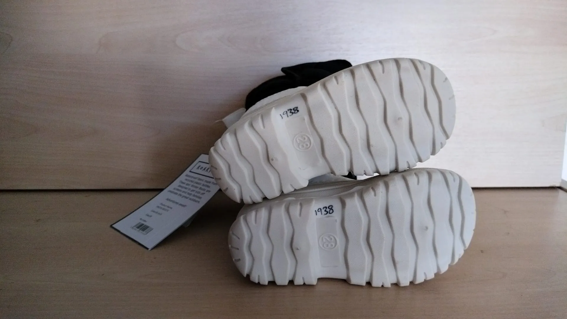 Pre Loved Roarsome (Dinoski) Kids Snow Boots Size EU28 (1938A)