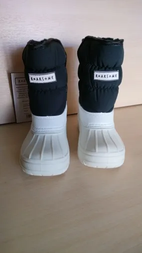 Pre Loved Roarsome (Dinoski) Kids Snow Boots Size EU29 (1937)