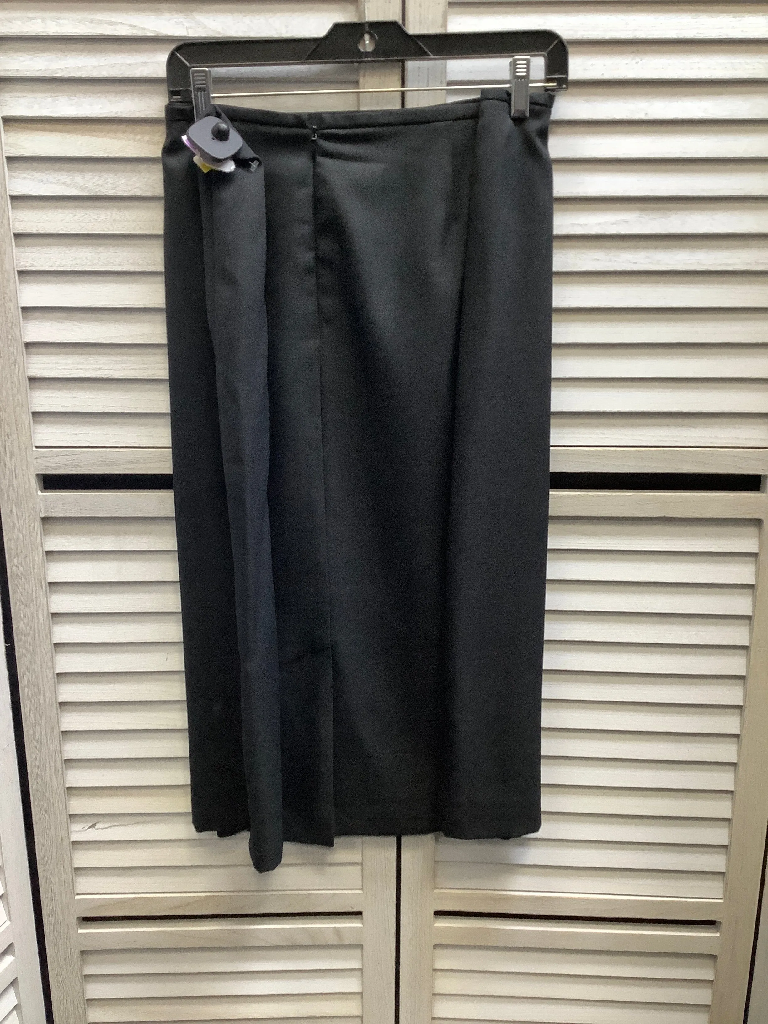 Skirt Midi By Clothes Mentor In Black, Size: 20